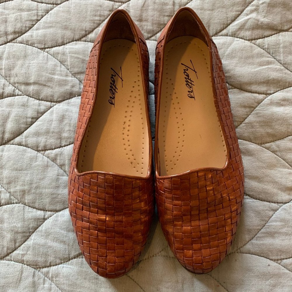 Trotters Tan Leather Loafers - 6 WW/6 E